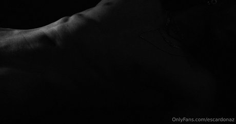 escardonaz exclusive model picture