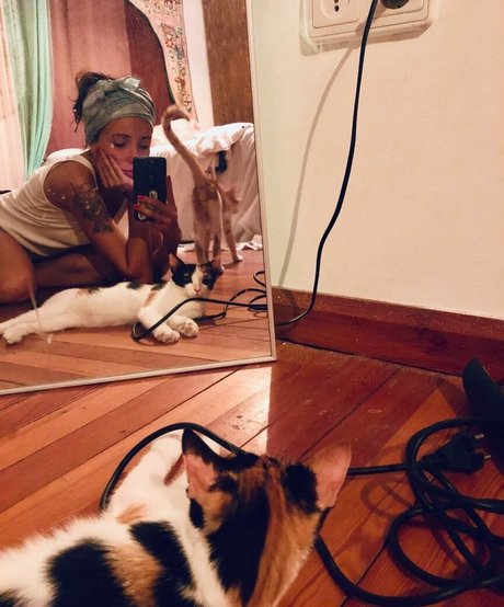 Ceyda Kocman star free pics