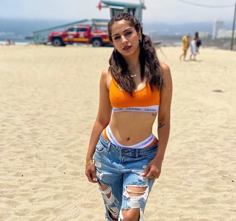 Simmi Singh xxx model photo