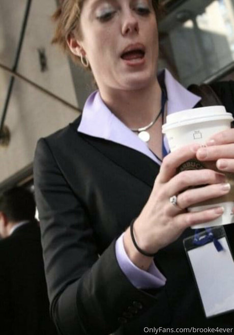 bustybrooke1 naked model pic