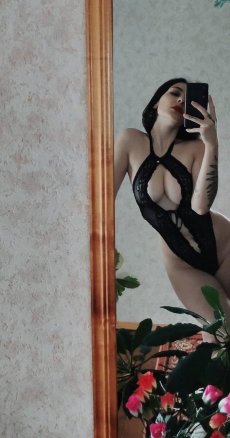 Kit Lilith star top photos