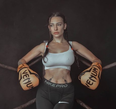 Kit Lilith pornstar pretty img