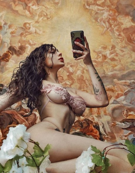 Kit Lilith naked pornstar photo