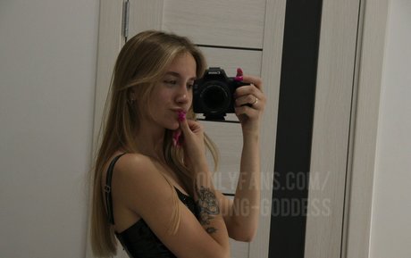 YoungGoddess nude pornstar images