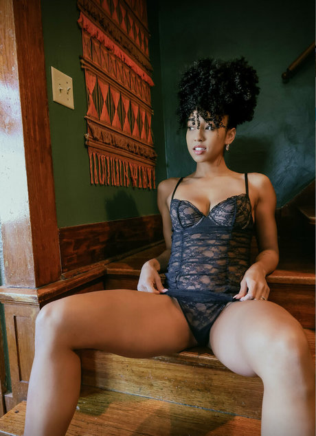 Victoria Esteve erotic pornstar img