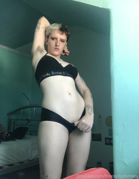 freeslxttydomboy pretty model gallery