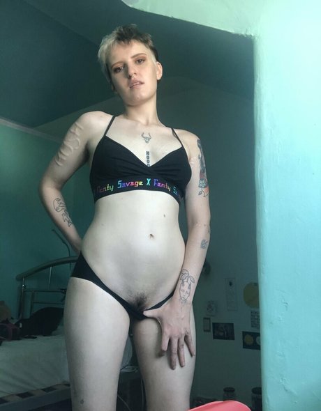 freeslxttydomboy sexy model image