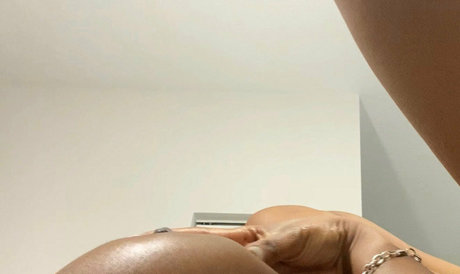 muvamoore model top gallery