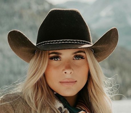 Chloe Trujillo high quality model archive