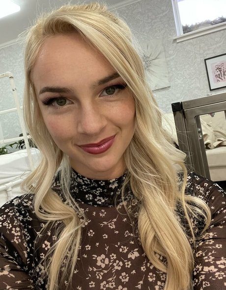 Mandy Marx model free photos