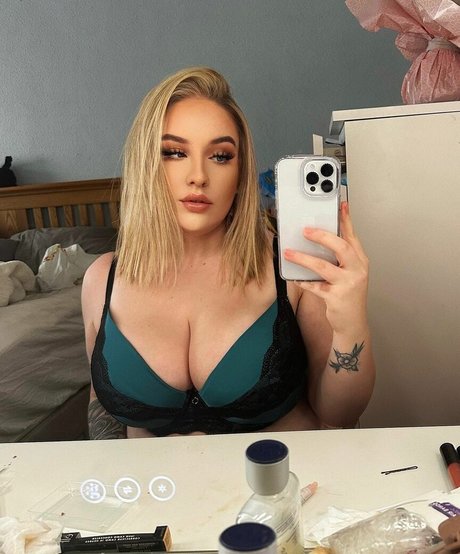 Emily Gillick model photo