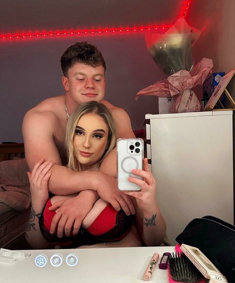 Emily Gillick naked star photos