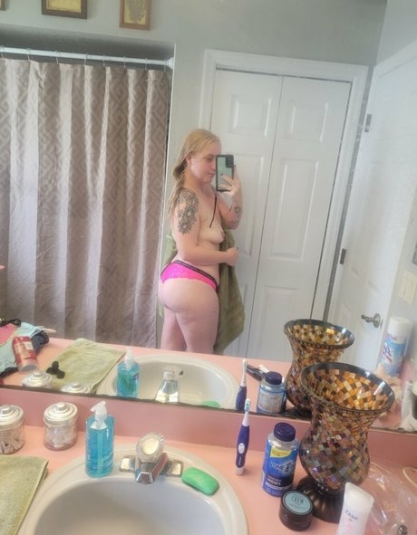 shaholl13 nudes model image