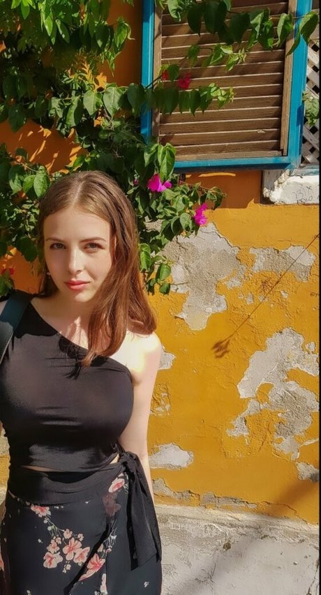 cabiriaxxx naked model pictures