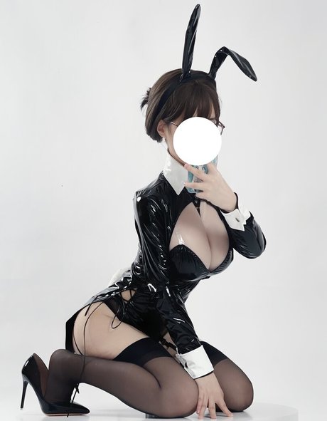 Youmeko model art gallery