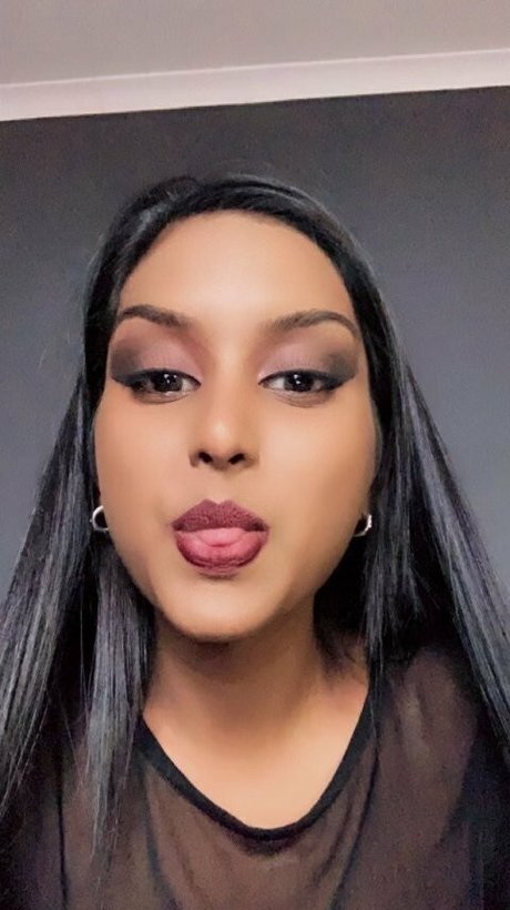 thequeentrish sex model img