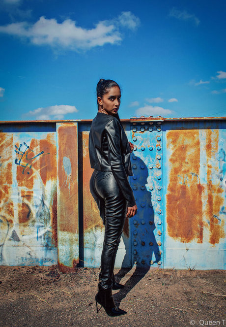 thequeentrish high quality pornstar picture