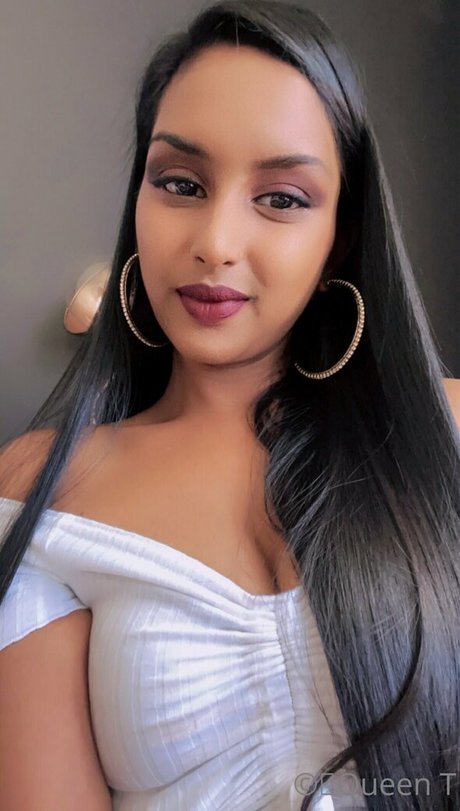 thequeentrish nudes star pics