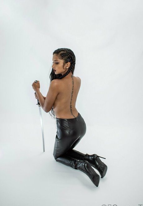 thequeentrish adult star picture