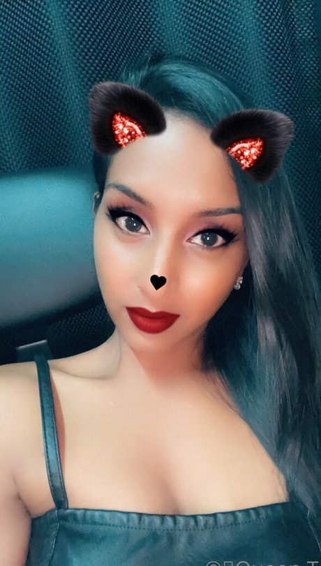 thequeentrish Photo Gallery