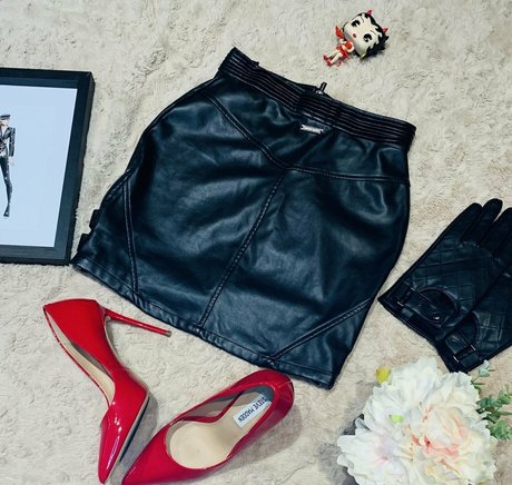 thequeentrish star beautiful photo