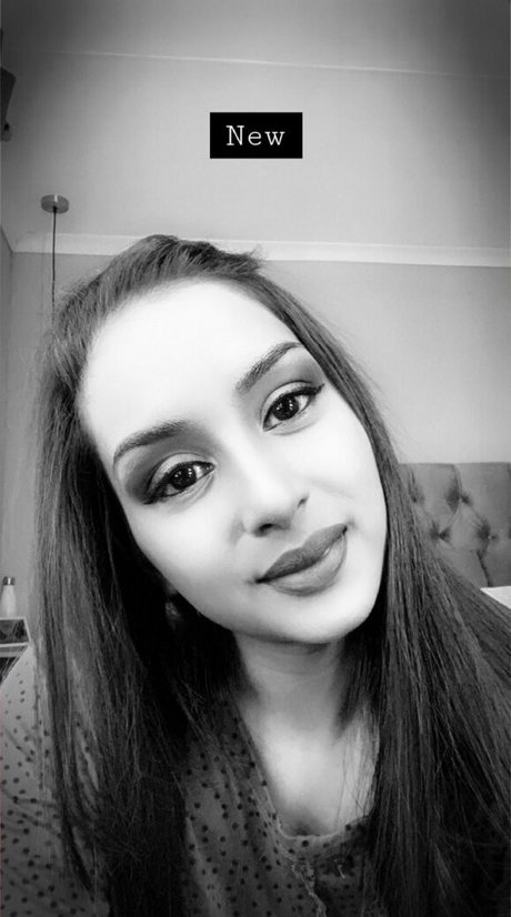 thequeentrish naked model img