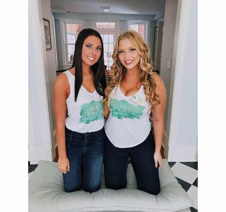 Amanda R model porn photo