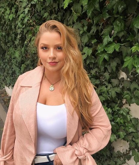 Amanda R high quality pornstar images