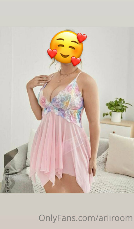 ariiroom sexy model img