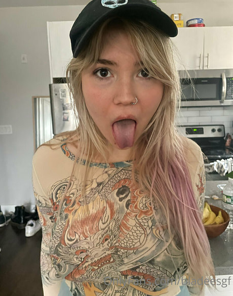 bladeesgf naked actress image