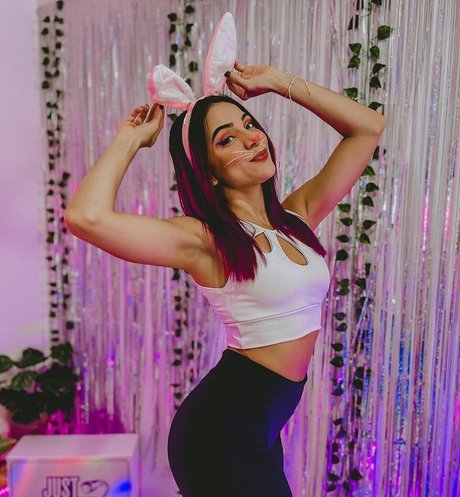 PamellaRibeiro25 top model img