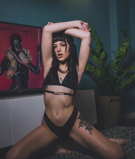 Baby Violent nice actress photos