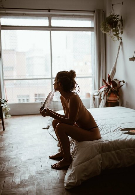 Victoria Basseto model nude img