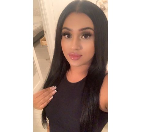 noisynadiaa sex model img