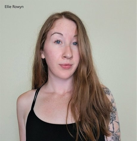 ellierowynfans beautiful model img