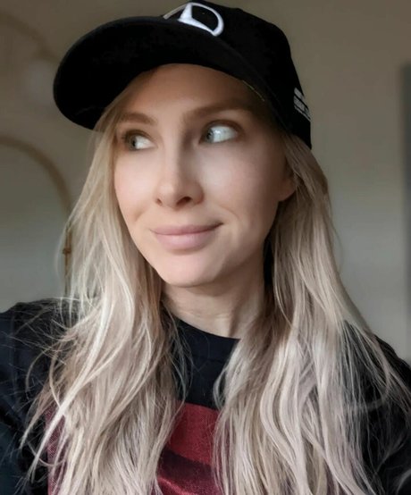 Mallory Moore porn actress galleries