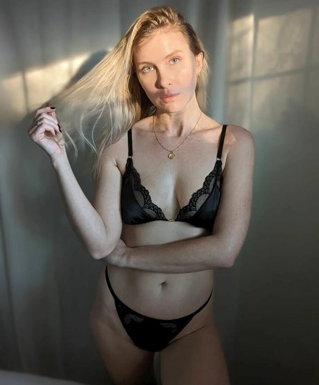 Mallory Moore art star images