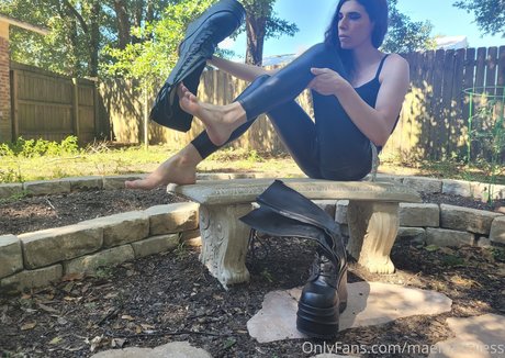 military girls onlyfans top img