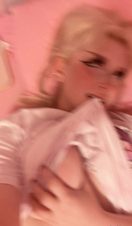 saradeline adult star pic