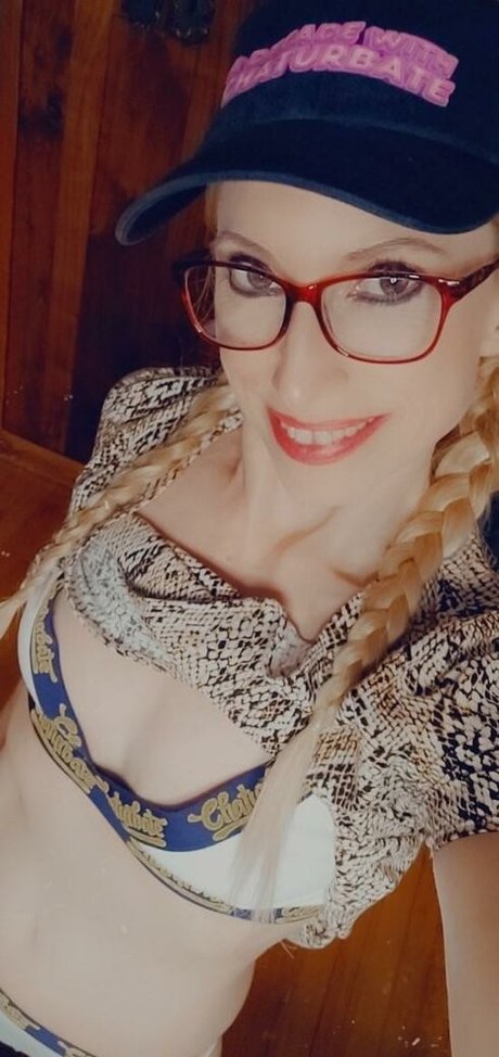 Wynfreya sexy actress picture