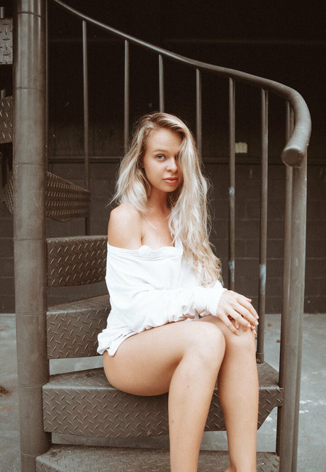 freyaannerayy naked pornstar picture