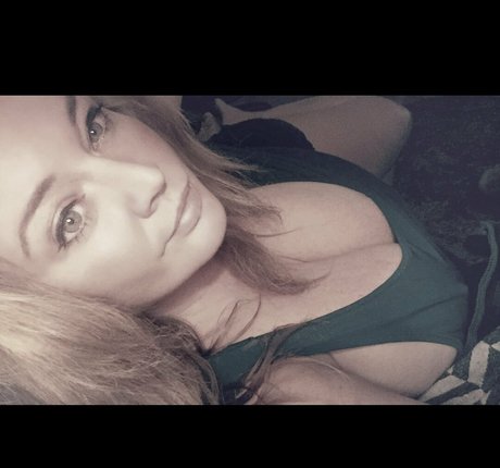 dutchcurvesinheels sex star image