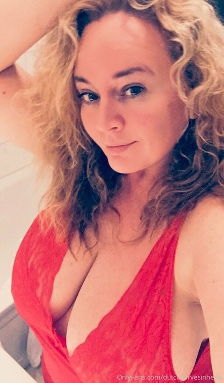 dutchcurvesinheels hot pornstar images