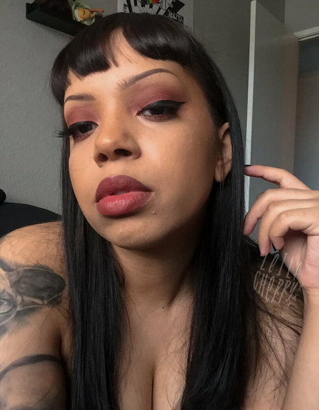 leilacherry pornographic model gallery