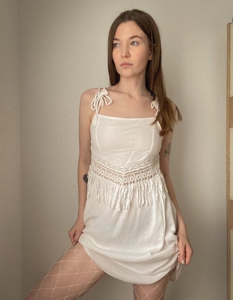 lily mint model hot photos