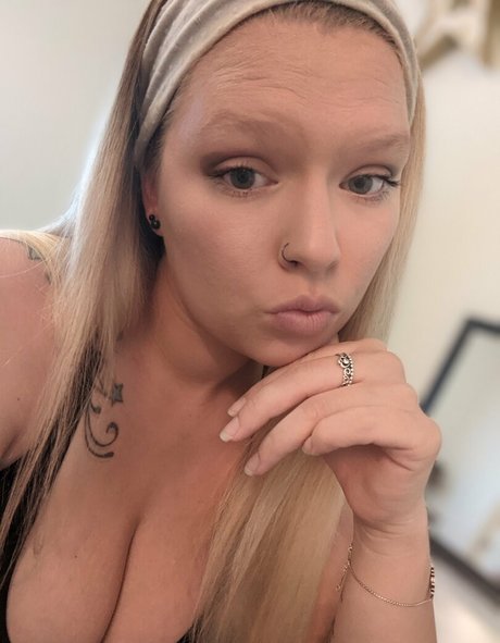 itskenzyeah erotic model images