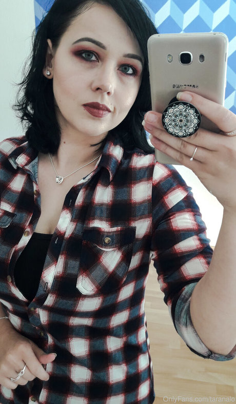 taranalo hot actress photos