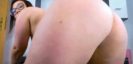 taranalo pornstar sexy pic