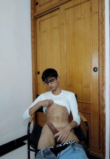 aladdintwink model perfect pic