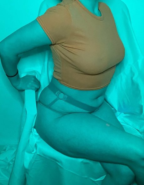 babyaliaaxo nude star img